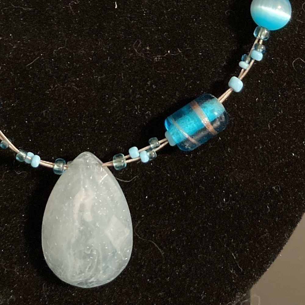 Blue beaded necklace - Picture 2 of 2